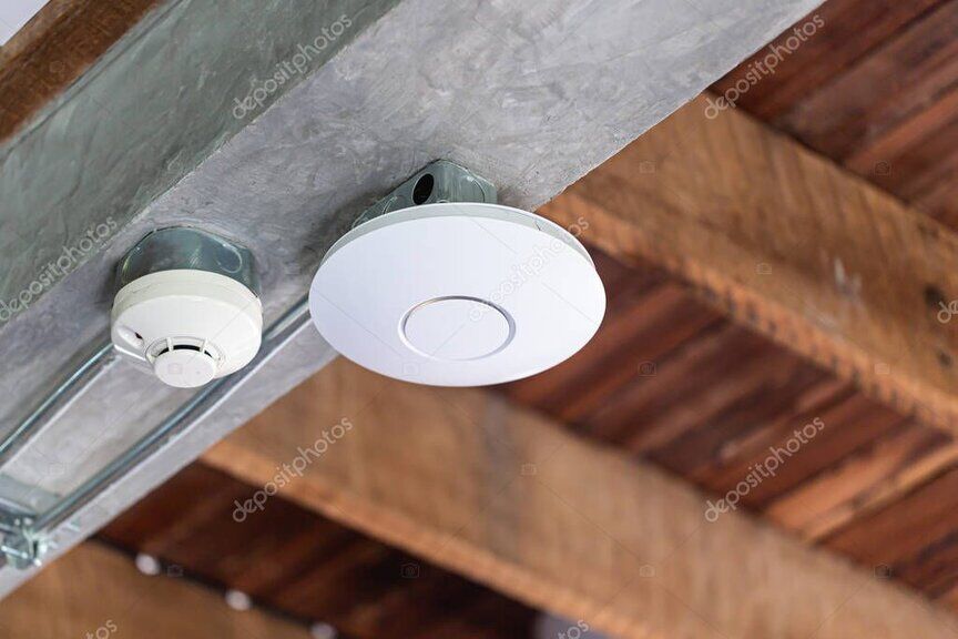 Enterprise ceiling-mounted WiFi access point